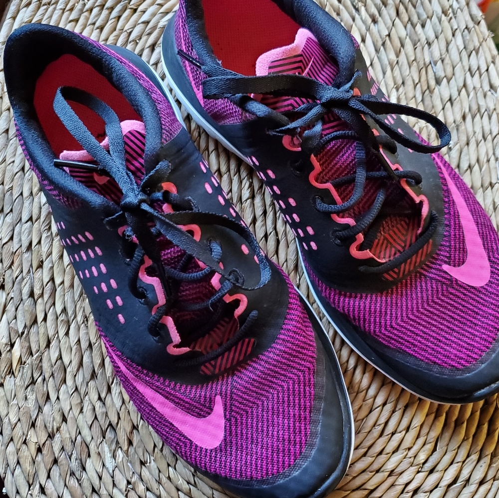 Nike Tennis Shoes Sz 7